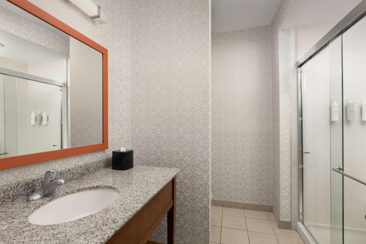 Hampton Inn & Suites Huntsville Research Park Area - image 4