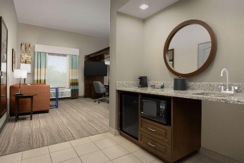 Hampton Inn & Suites Huntsville Research Park Area - image 5