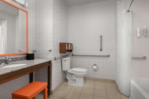 Hampton Inn & Suites Huntsville Research Park Area - image 9