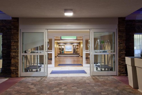 Holiday Inn Express Hotel & Suites Huntsville West - Research Park an IHG Hotel - image 12