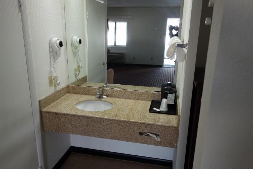 VIP Inn and Suites - image 11