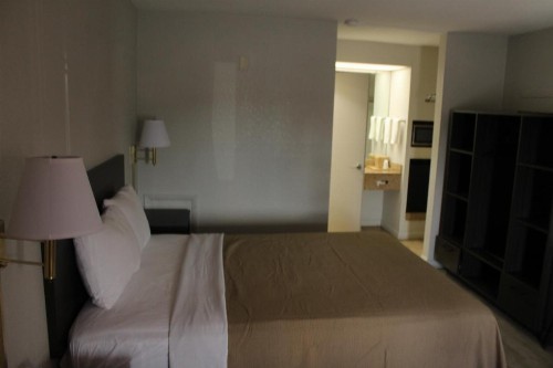 VIP Inn and Suites - image 12
