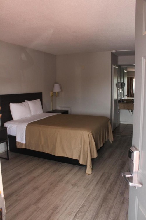 VIP Inn and Suites - image 13