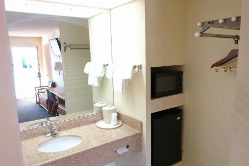 VIP Inn and Suites - image 2