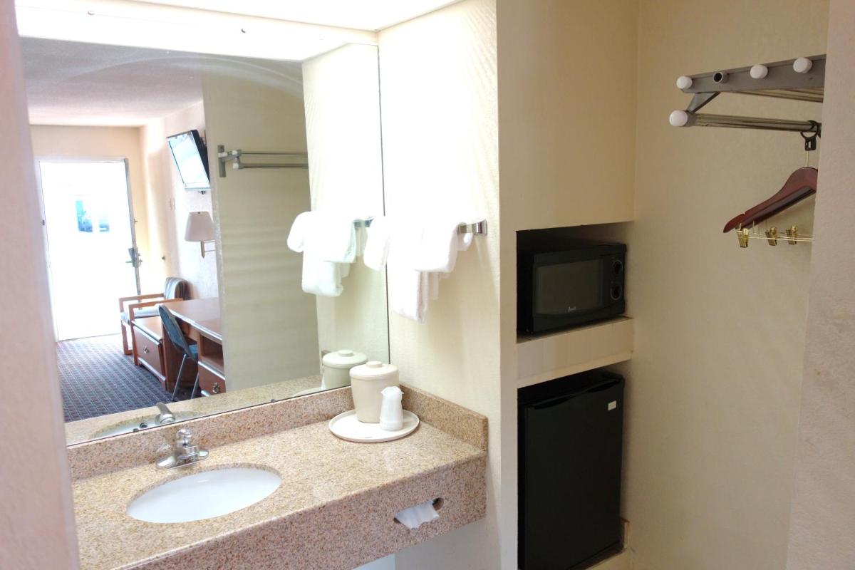 VIP Inn and Suites - image 2