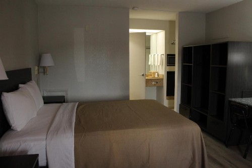 VIP Inn and Suites - image 20