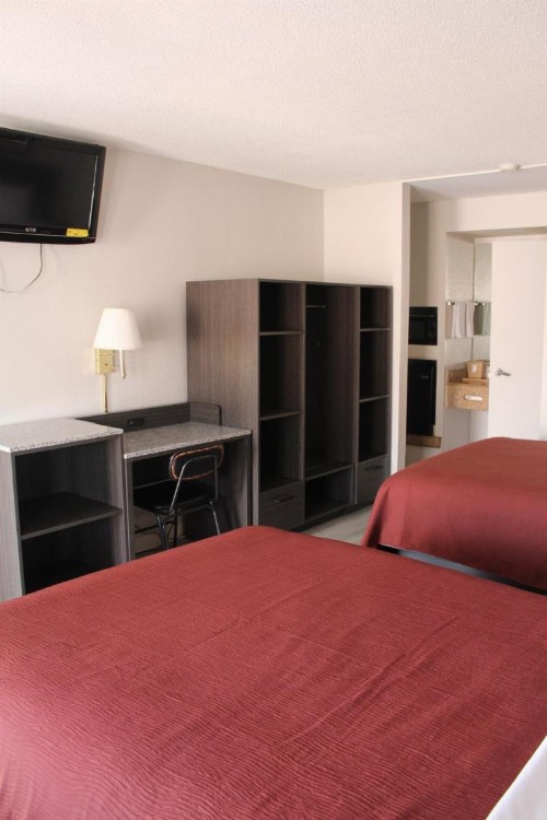 VIP Inn and Suites - image 23