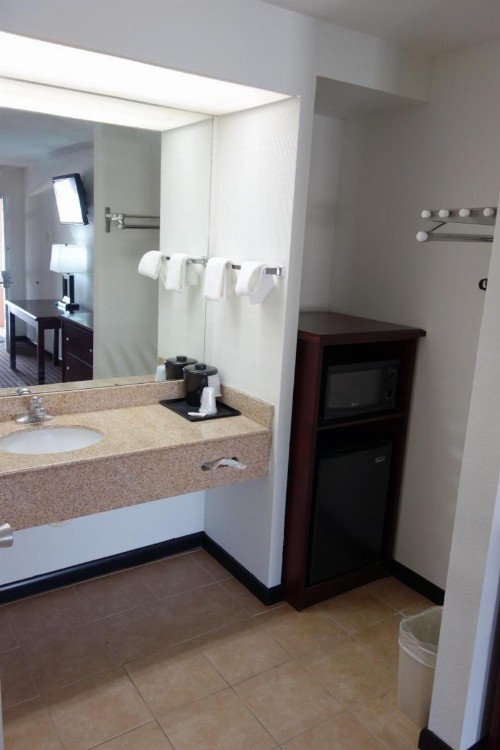 VIP Inn and Suites - image 25