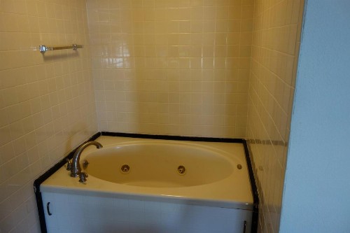 VIP Inn and Suites - image 27
