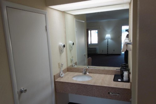 VIP Inn and Suites - image 3