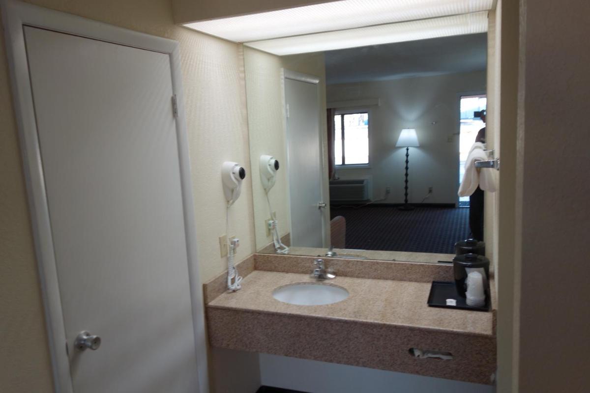 VIP Inn and Suites - image 3