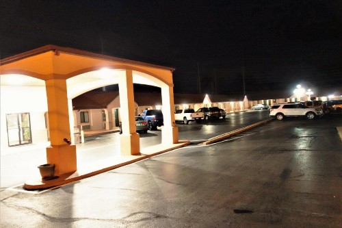 VIP Inn and Suites - image 8