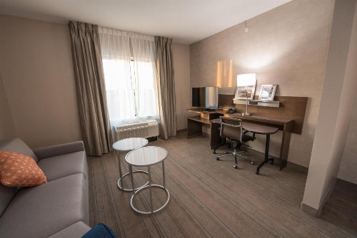 Fairfield Inn & Suites by Marriott Huntsville - image 2