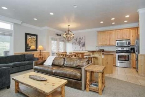 Luxury 4 Bedroom Condo in Huntsville Utah near Pineview Reservoir - image 4