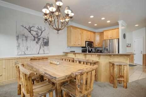 Luxury 4 Bedroom Condo in Huntsville Utah near Pineview Reservoir - image 6