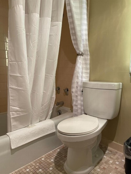 Clarion Inn - image 5