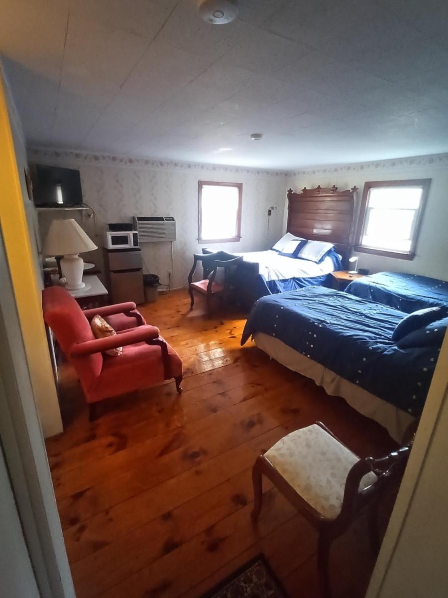 Sea Breeze Inn - image 3