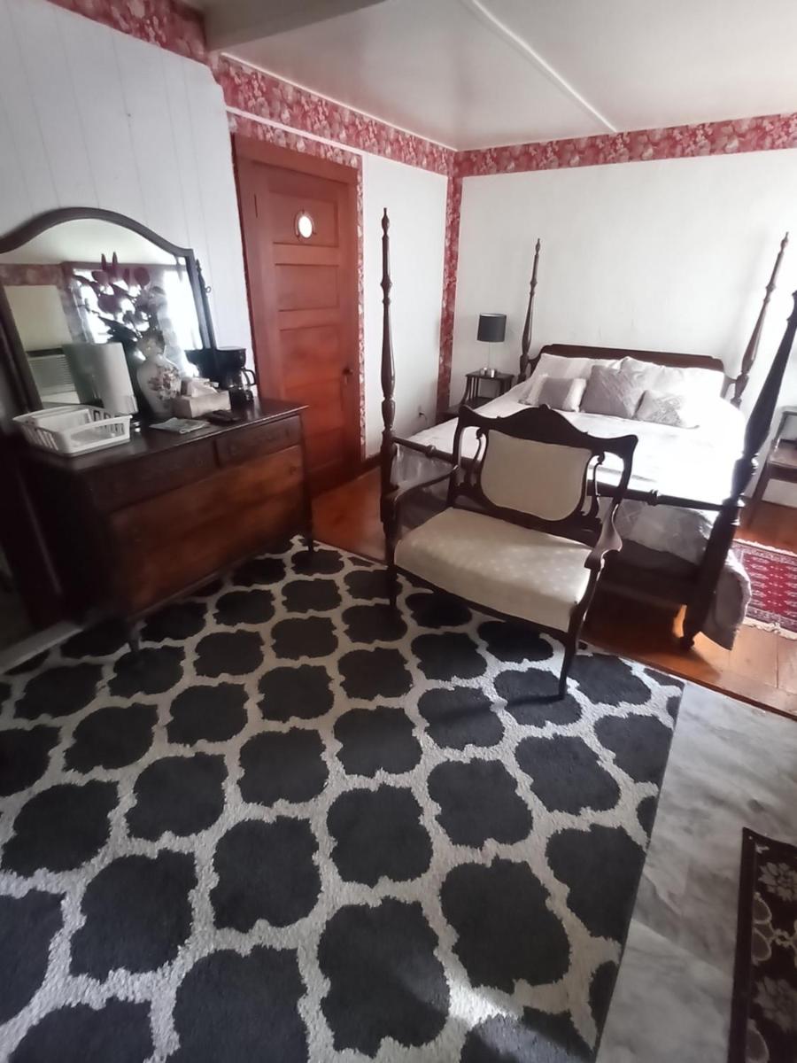 Sea Breeze Inn - image 4