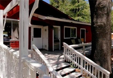 Silver Pines Lodge - image 6