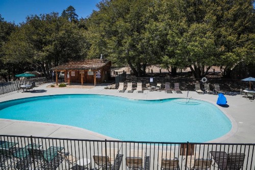 Idyllwild Camping Resort Cabin - image 5