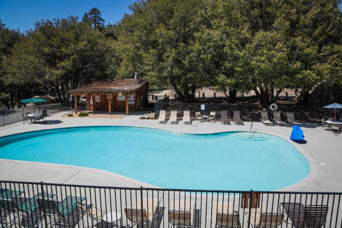 Idyllwild Camping Resort Cabin - image 5
