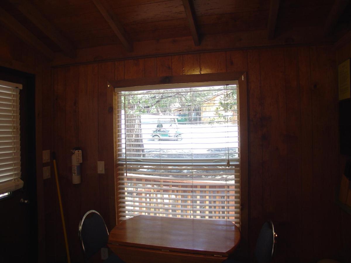 Idyllwild Camping Resort Cabin - image 6