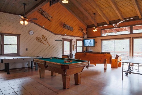 Idyllwild Camping Resort Cabin - image 9