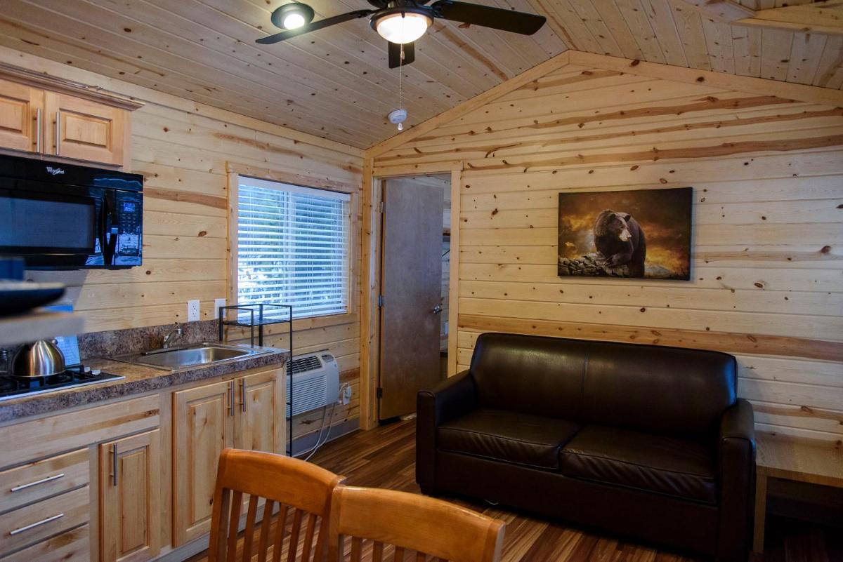 Idyllwild Camping Resort Cottage - image 7
