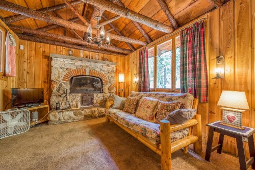 Twin Tree Cottage - image 2