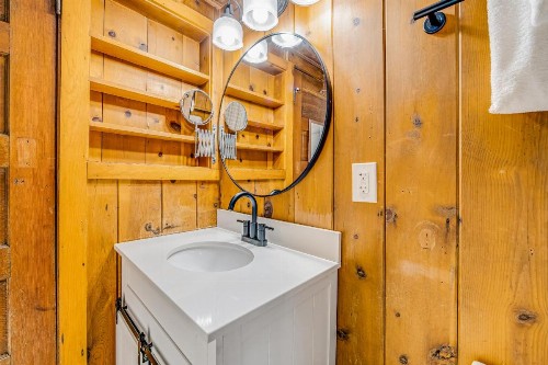Creekside Cabin - image 11