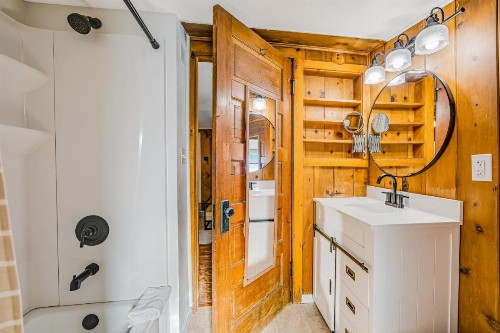Creekside Cabin - image 12
