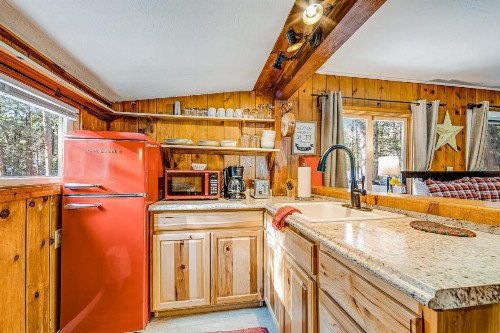 Creekside Cabin - image 6