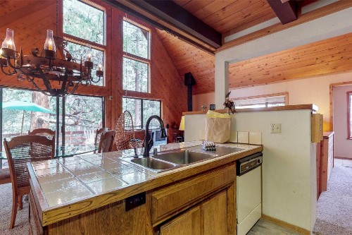 Cedar Creek Cabin - image 12