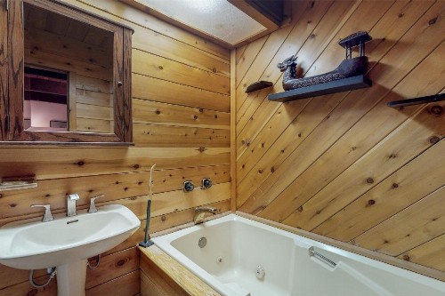 Cedar Creek Cabin - image 8