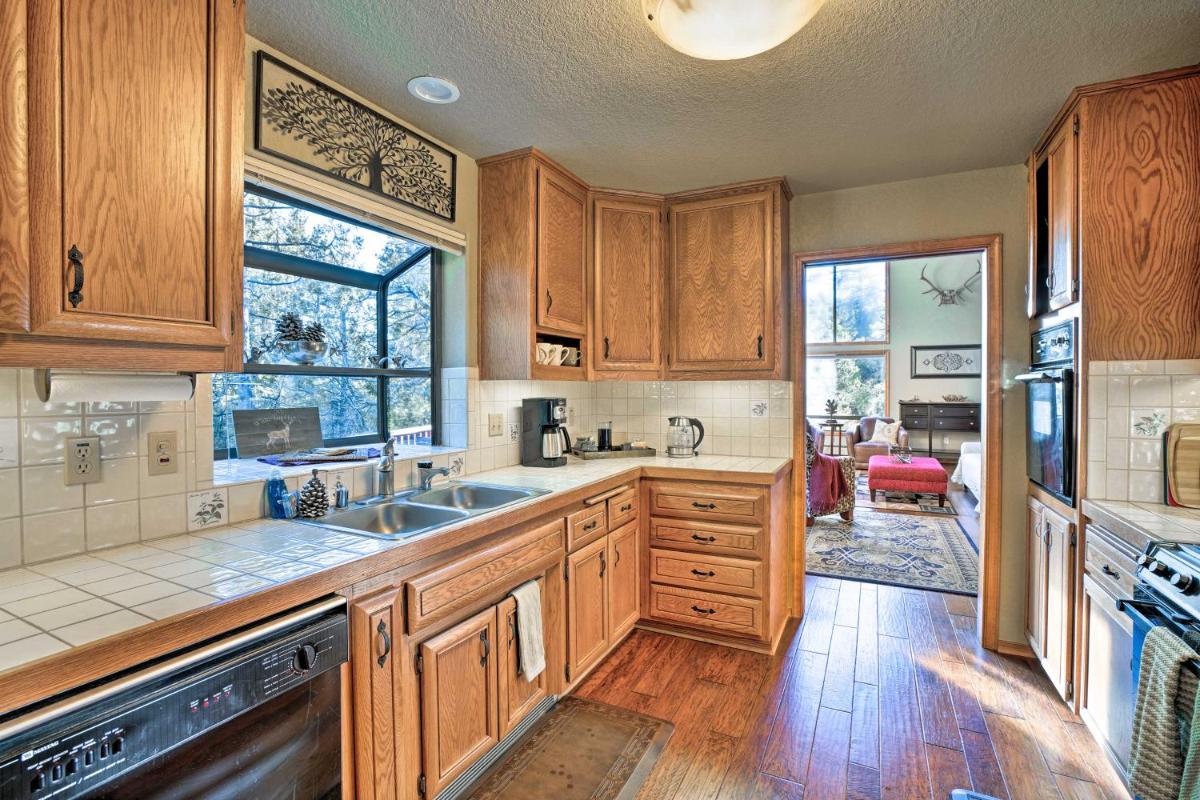 Cozy Idyllwild Cabin with Decks - Steps from Hiking! - image 7