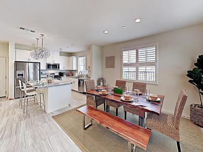New Listing! Stunning Beach Condo With Pool Condo