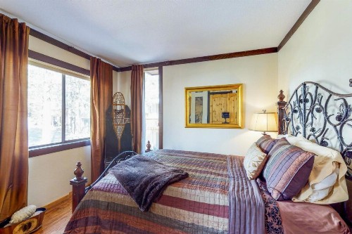 Pine Cone Cottage - image 6