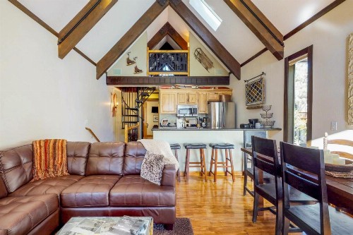 Pine Cone Cottage - image 9