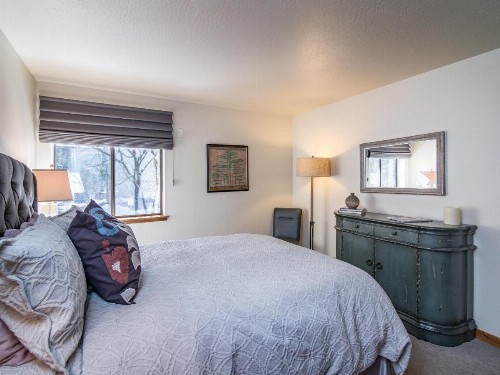1000 Lakeshore Townhouse Unit 20 - image 9