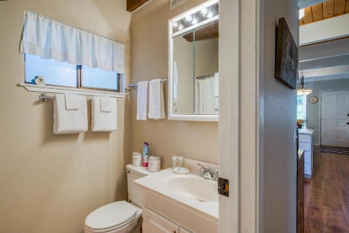 Fairway Park Cabin - image 7