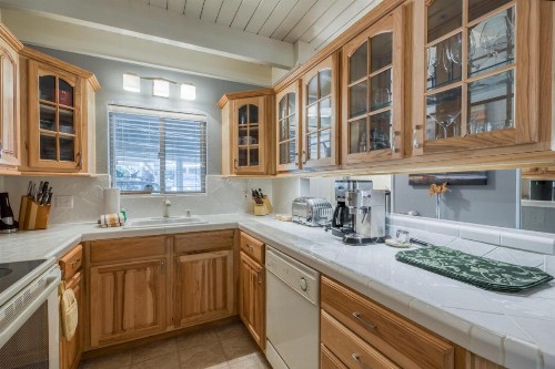 The Cozy Downtime Condo - image 10