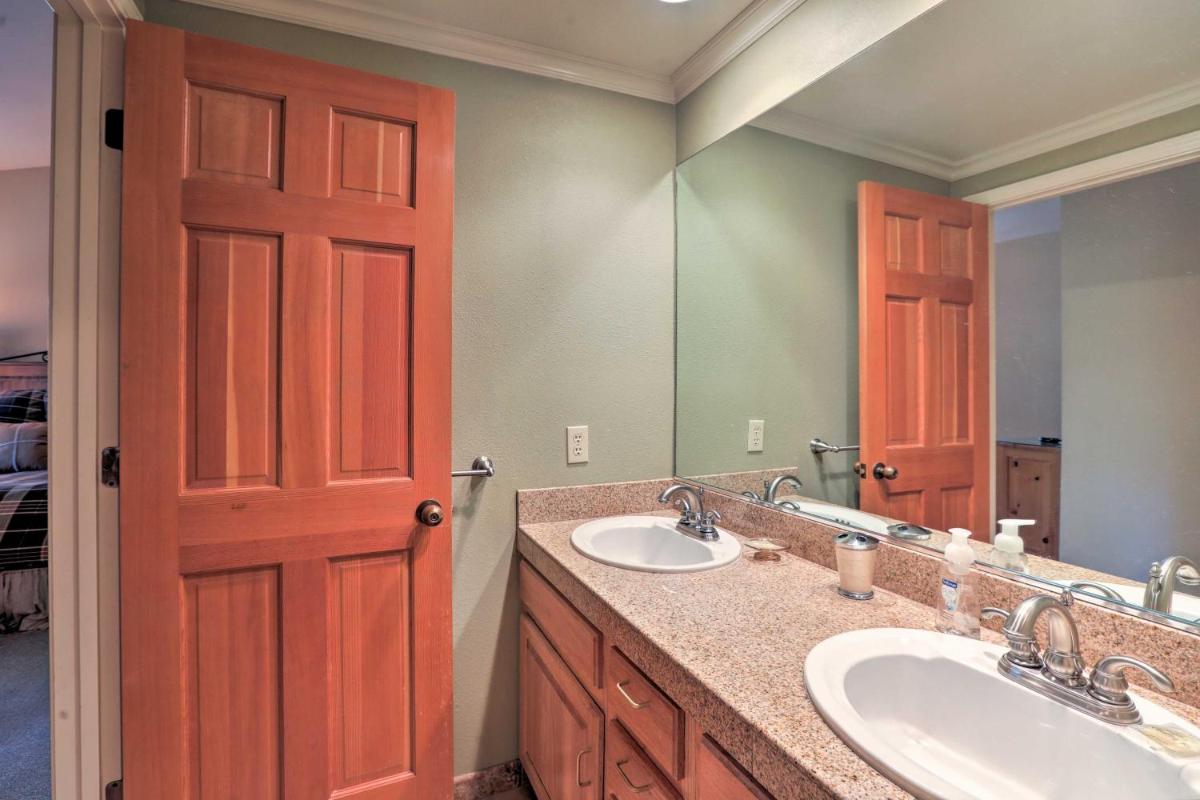 McCloud Condo in Incline Village Beach and Skiing! - image 7