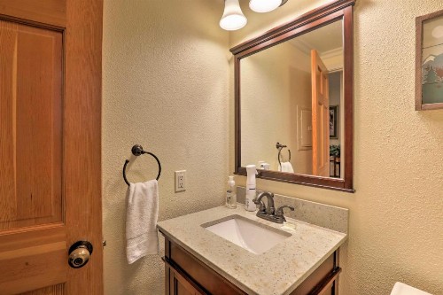 McCloud Condo in Incline Village Beach and Skiing! - image 9
