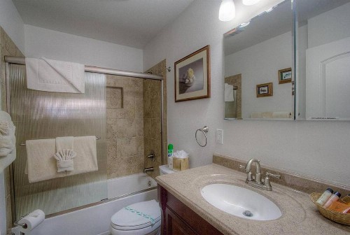 Eagles Lake Retreat by Lake Tahoe Accommodations - image 10
