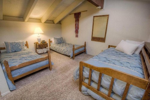 Eagles Lake Retreat by Lake Tahoe Accommodations - image 6