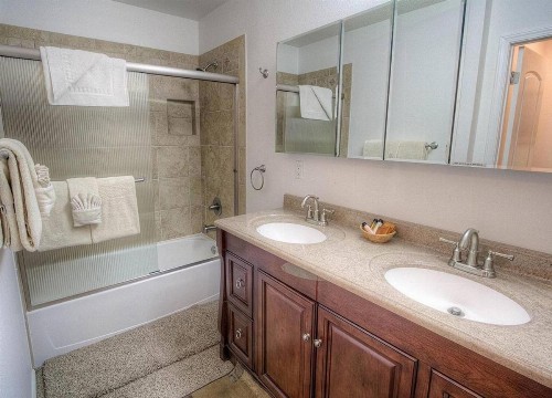 Eagles Lake Retreat by Lake Tahoe Accommodations - image 8