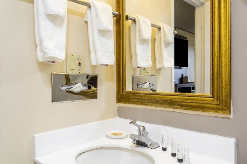 Red Lion Inn & Suites Kansas City Independence - image 12