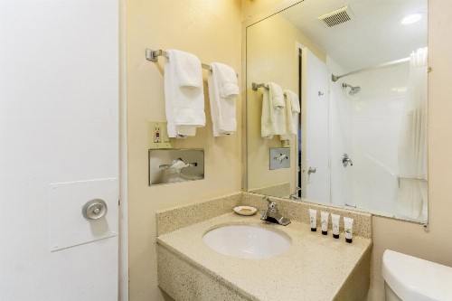 Red Lion Inn & Suites Kansas City Independence - image 13