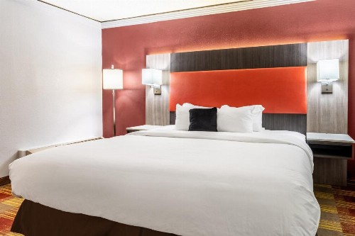 Red Lion Inn & Suites Kansas City Independence - image 20