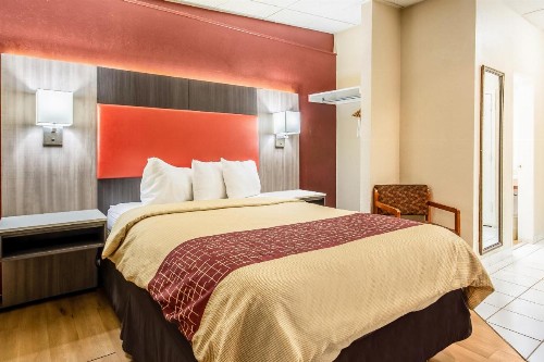 Red Lion Inn & Suites Kansas City Independence - image 21